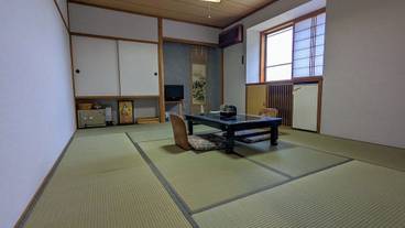 客室 / 32
