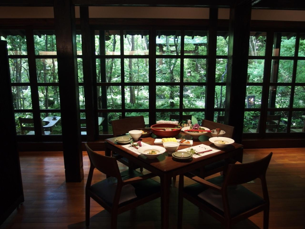 食事処 馳走庵／テーブル席一例