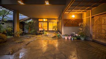 施設の入り口 / 9