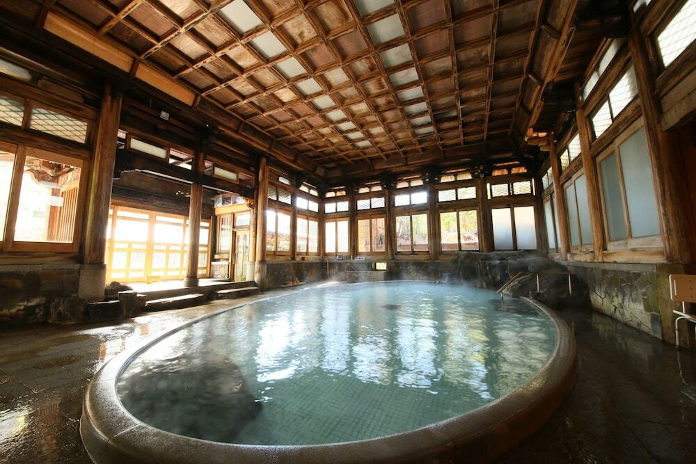 多くの著名人を魅了した。豪華でクラシカルな桃山の湯3642916