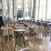 ラウンジ、夕方までと夜9時以降にアルコールも提供されます
