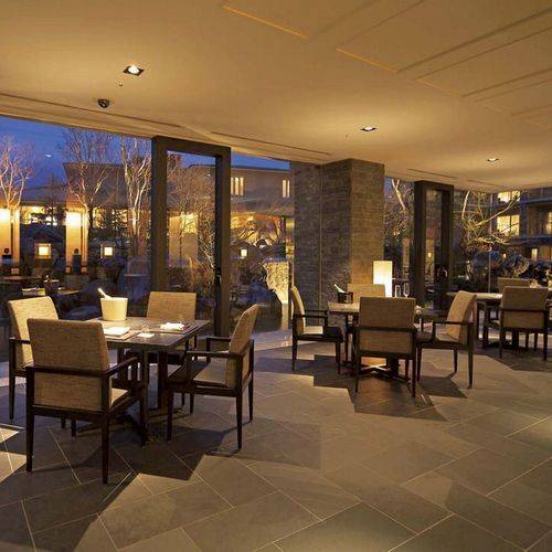 夕食は
お好みのスタイルで / 1