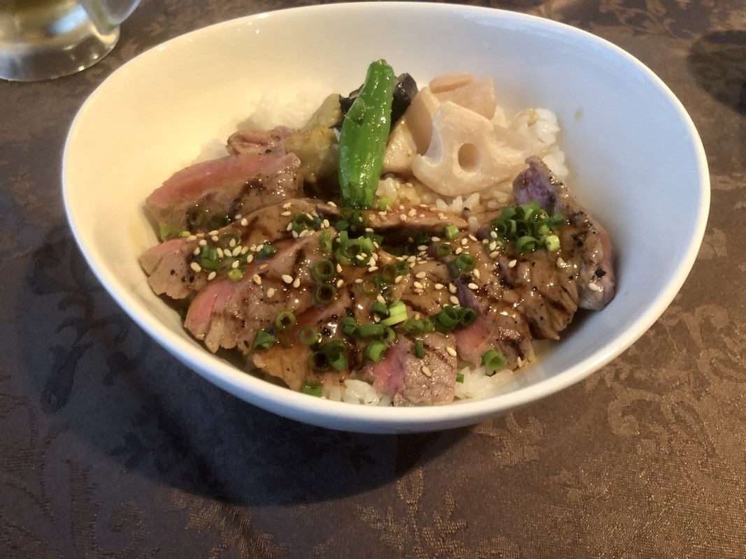 ランチのステーキ丼　9ガツ限定