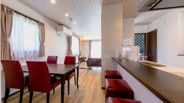 客室内のダイニングエリア / 15