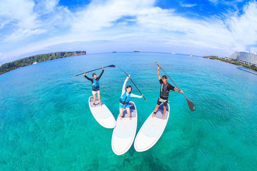 沖縄屈指の景勝地・万座毛を眺めながらまったり4249321