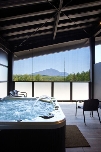 浅間山を望むプライベートヴィラで愛犬と過ごす優雅なひと時3926322