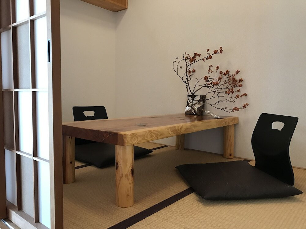 客室内のダイニングエリア