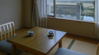 スタンダード和洋室 最上川を望む当宿の基本客室 禁煙