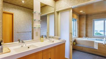 嬉春亭_わたつみの章_バリアフリー和洋スイート_洗面台 / 13