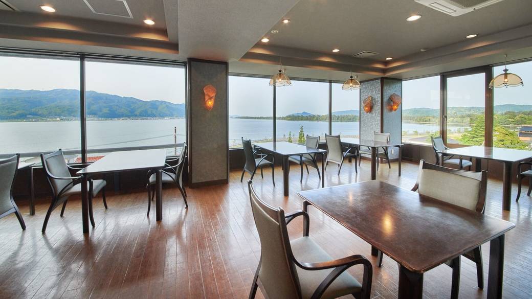 雅歌亭の内観(朝) / 5