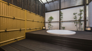 プレミアム ルーム スパ浴槽 (Shiki Suites | Kyoto Umekoji)