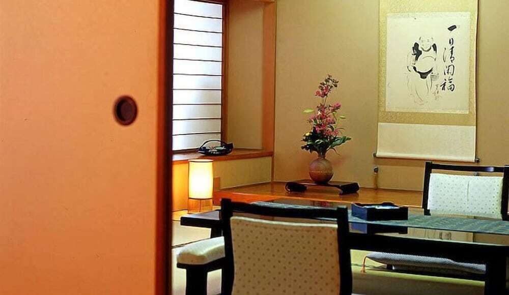 客室内のダイニングエリア