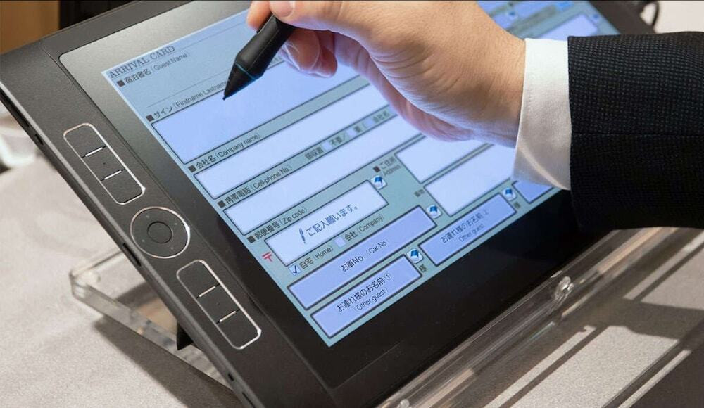 チェックイン / チェックアウト キオスク