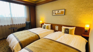 洋室　シングルまたはツインルーム　街側