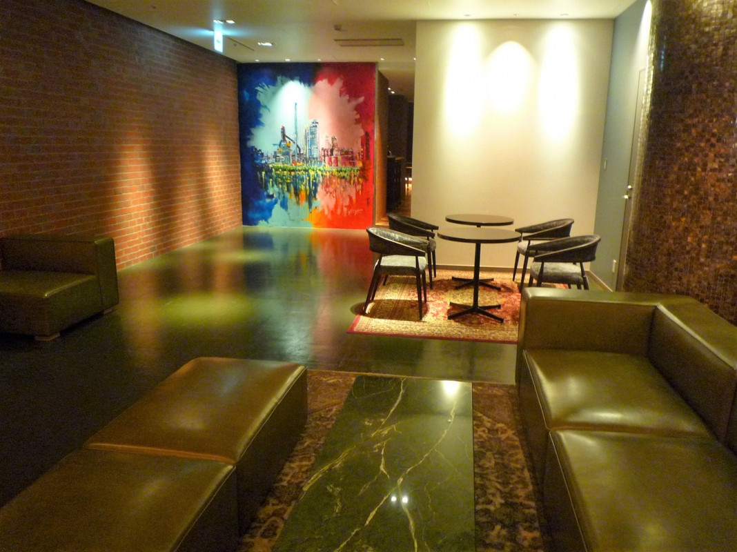 更に奥にもデザイナーズ的なロビー