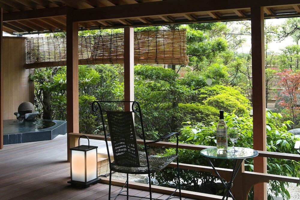 北陸の温泉でハッピーに！3933868