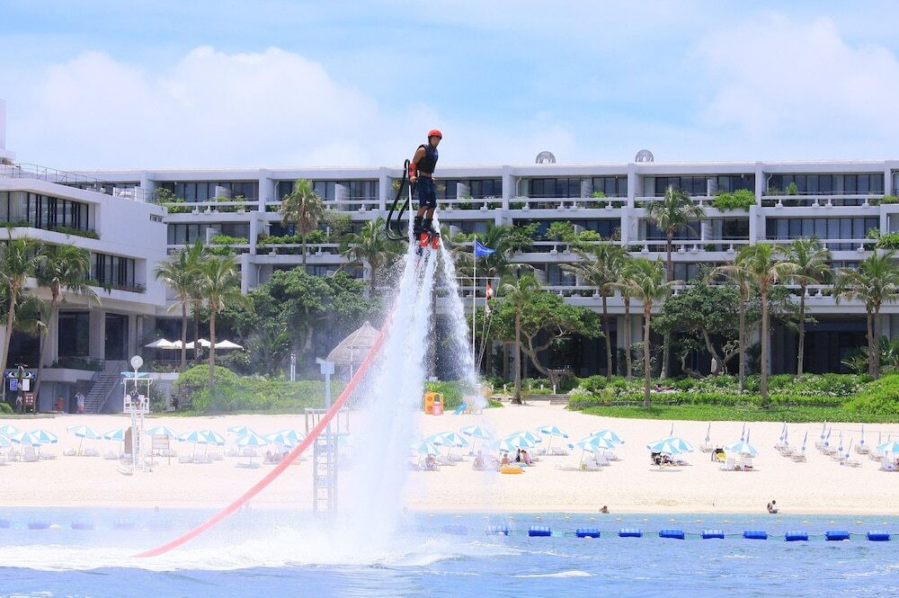 万能感に浸れる「フライボード」4269954