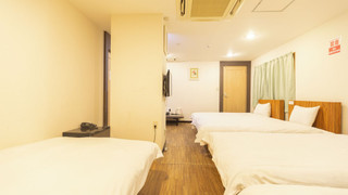 洋室 5人部屋 禁煙 (ホテルの1階にございます)(お子様(6-11歳)の添い寝料金は1名1泊1500円となります)