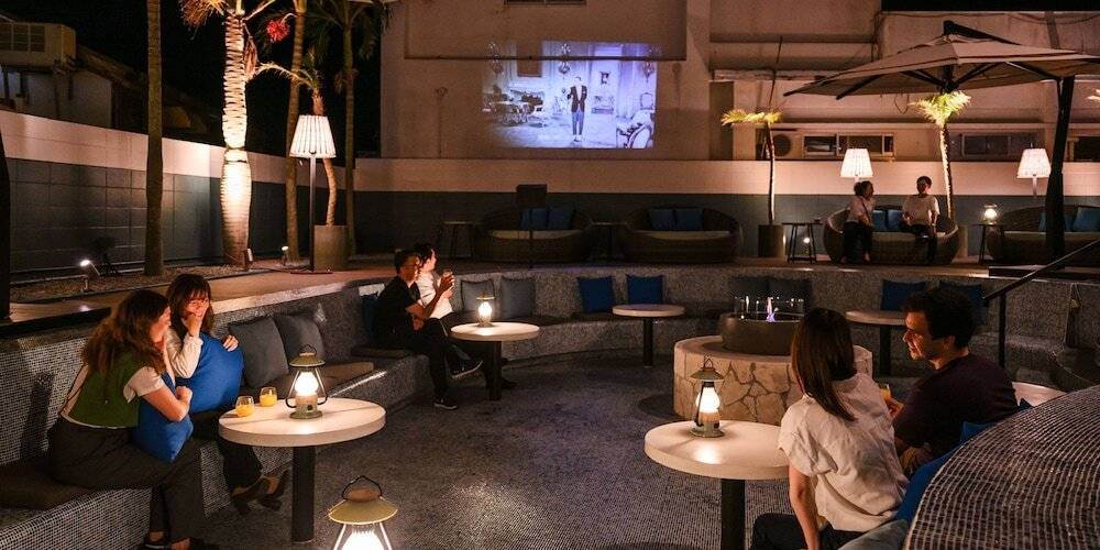 ナイトシアターのあるラウンジ / 4