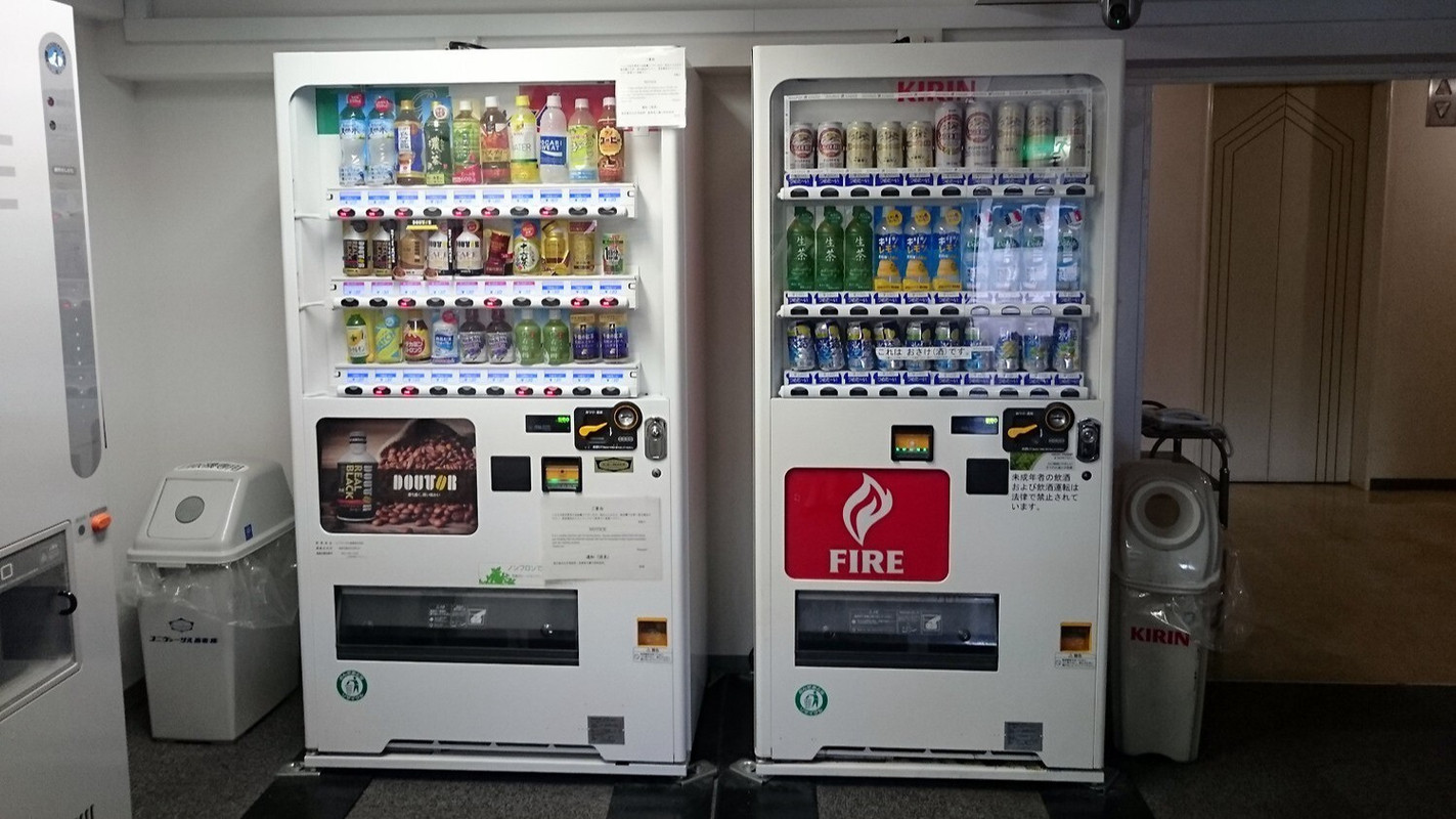 ● 4F ・ Vending machine