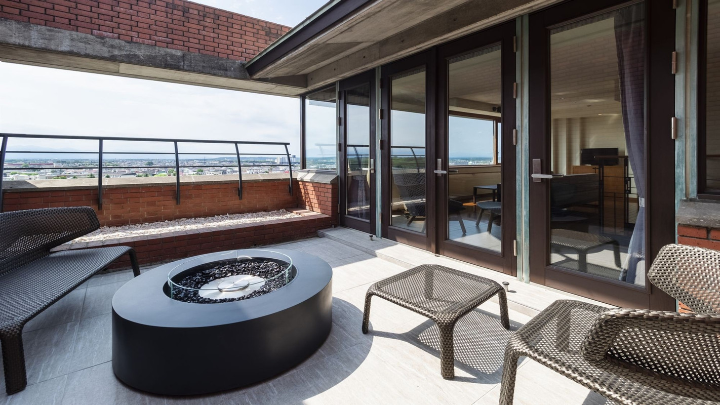 メゾネットテラスツイン②／日高ウイング