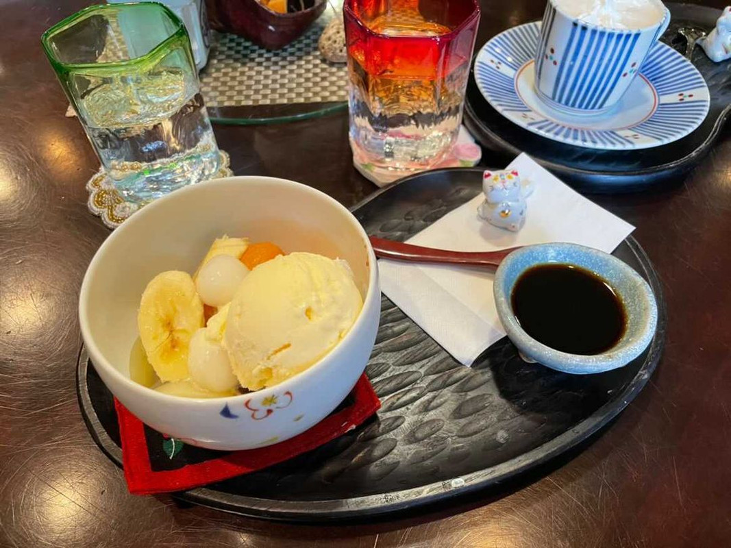 「利休庵」ではお抹茶やぜんざいなど和スイーツがいただける / 2