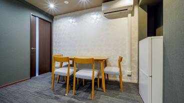 客室内のダイニングエリア / 28