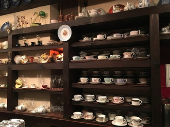 「茶亭 羽當」内観 1161844 様々なコーヒーカップ