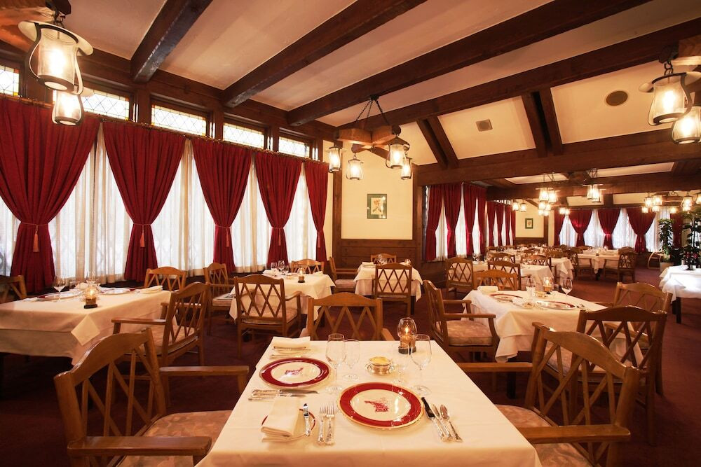 まるでスイス⁉巨大マントルピースが出迎える、全てが非日常の山岳リゾート3494503