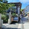 一歩出ればお店がたくさん　　すごく便利な場所です
