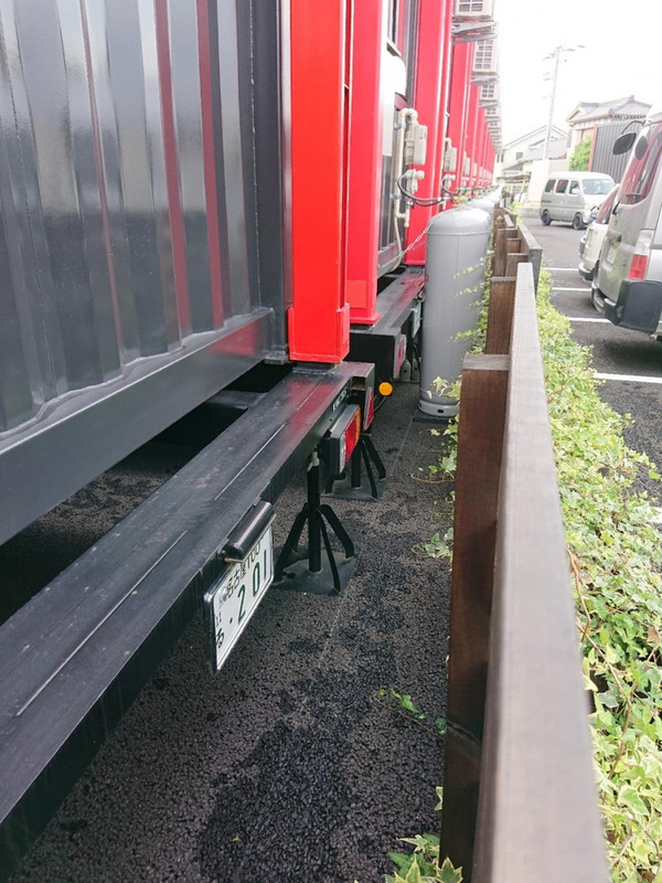 キャビンはナンバーつき。移動可能?