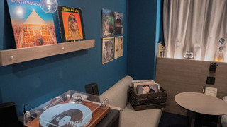 VINYL SUITE ROOM