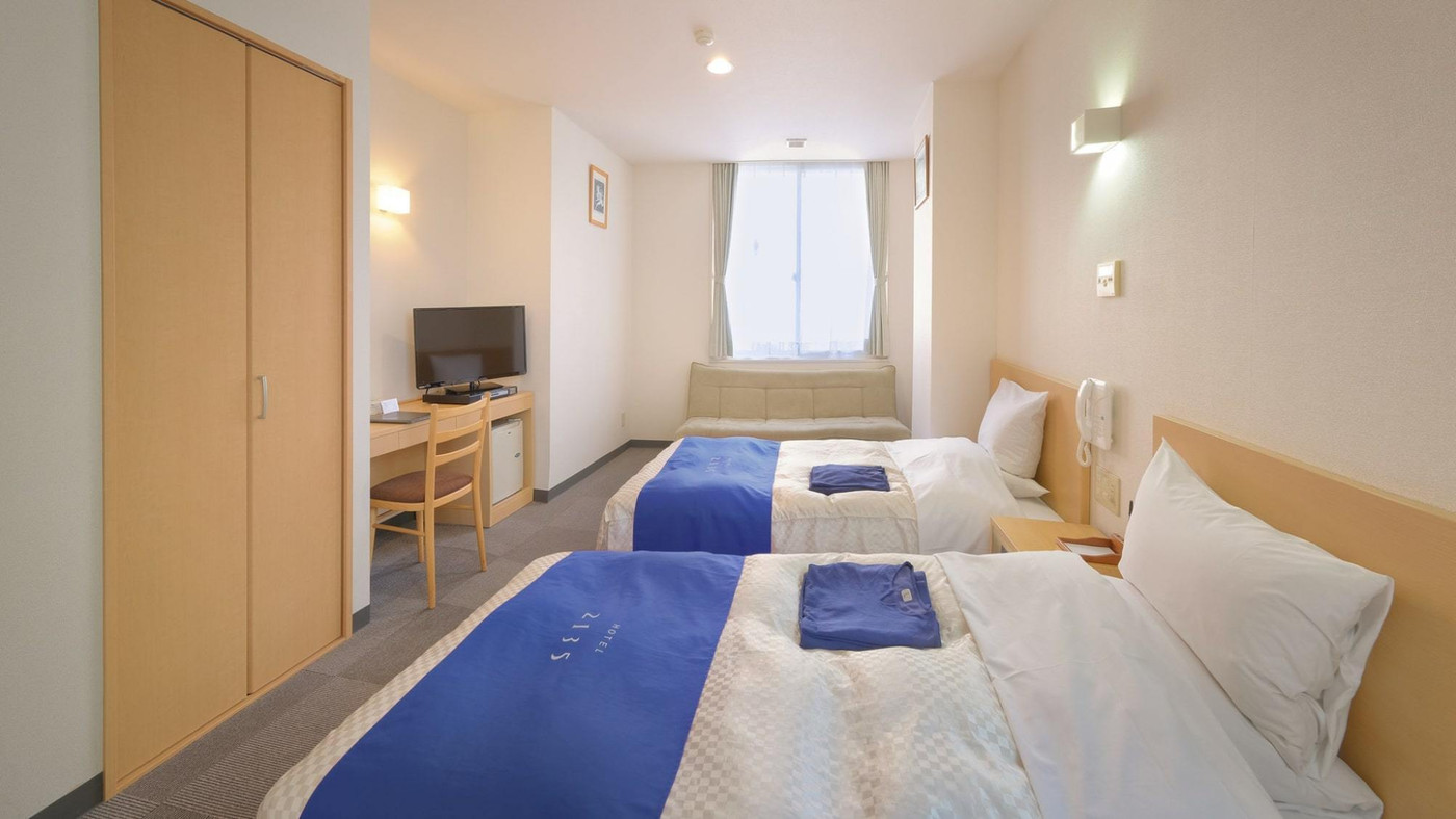 バストイレが別々のお部屋がメイン。幅広ベッドで広々くつろげるホテル4259422