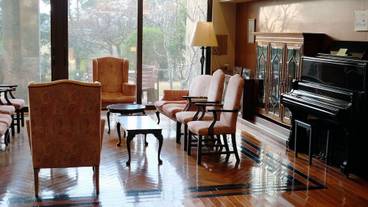 ロビーラウンジ / 3