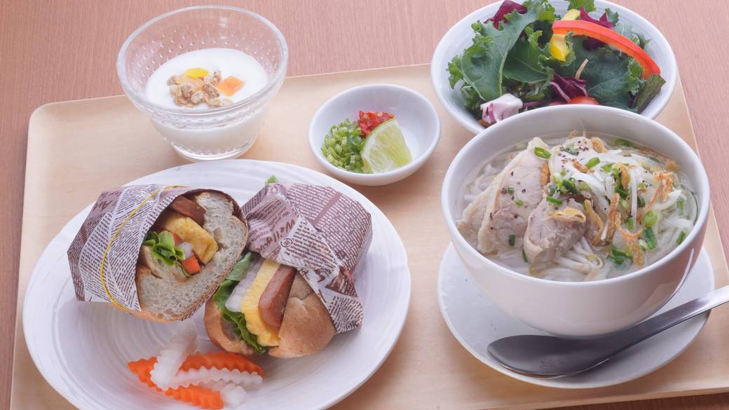 朝食のバインミー付エスニック膳 / 2
