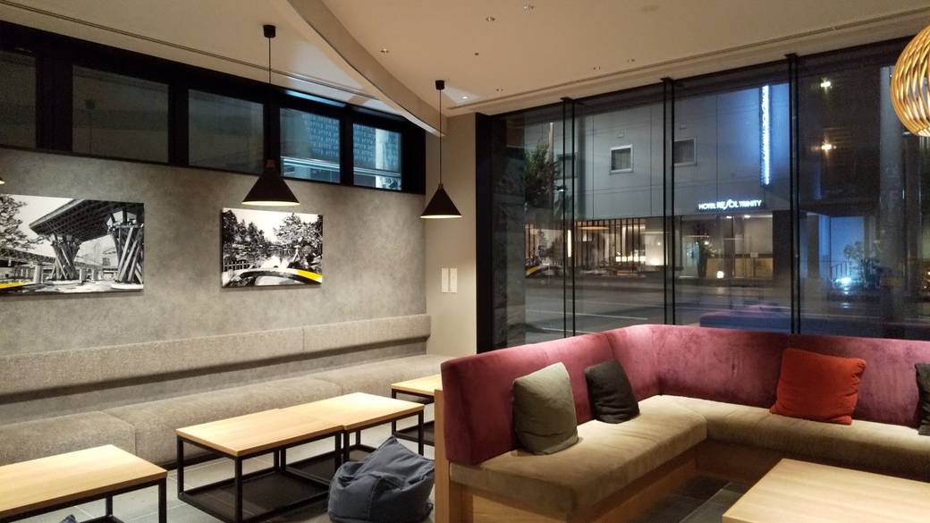 ロビーのソファー / 1