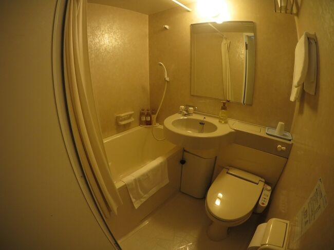 若干、狭めなバスルーム