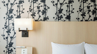 ダブルルーム クイーンベッド 1 台 禁煙