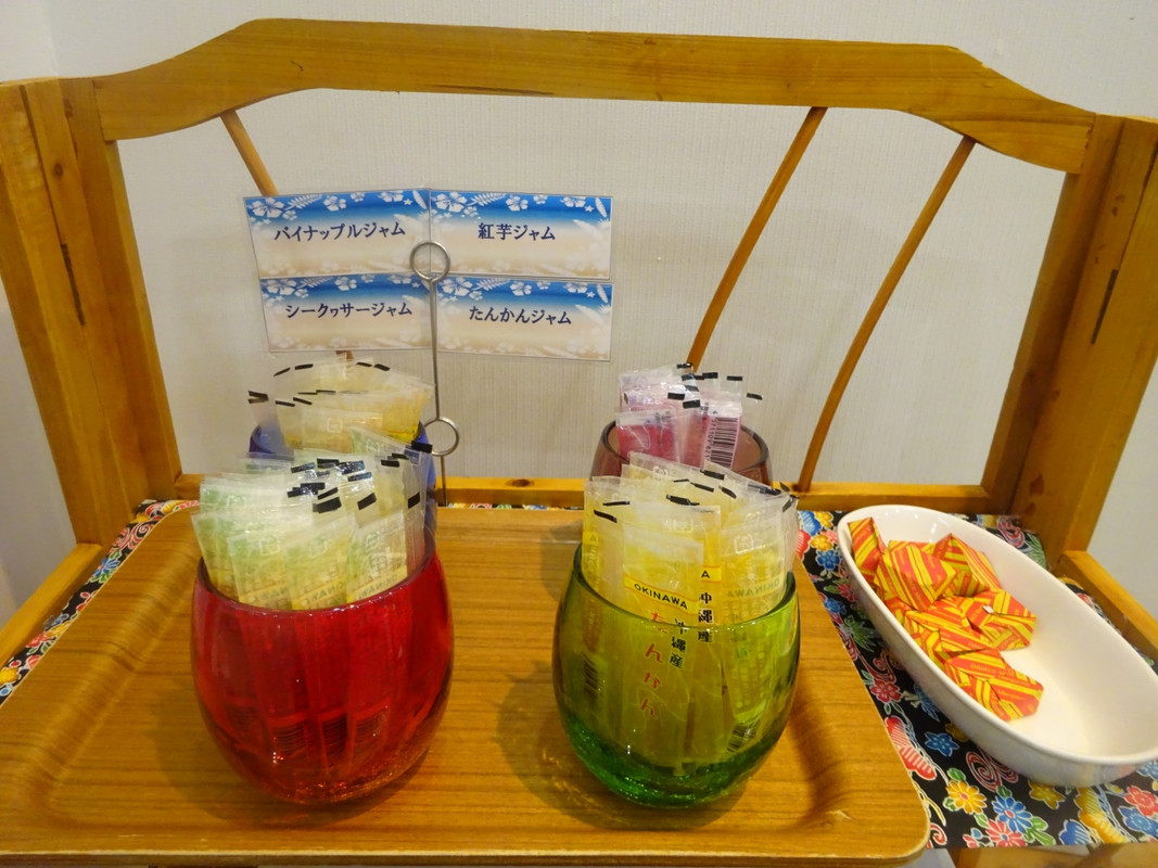 朝食バイキング(おしゃれな琉球ガラスにジャム☆彡)