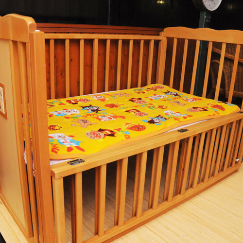 脱衣場のベビーベッド