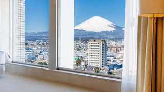 クイーンベッド２台、富士ビュー 高層階 禁煙