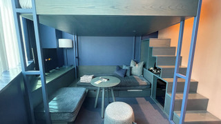 [ダークブルー] ロフトルーム B 禁煙