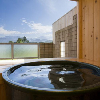 お月様も恋をする「剣岳」の絶景を2人占め3562018