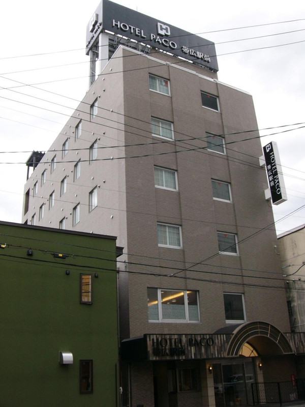 ６階建てのコンパクトな宿