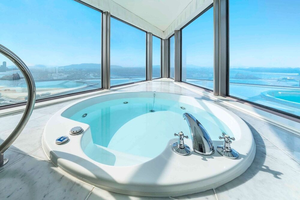 全室オーシャンビュー、海沿いに建つホテル4052696