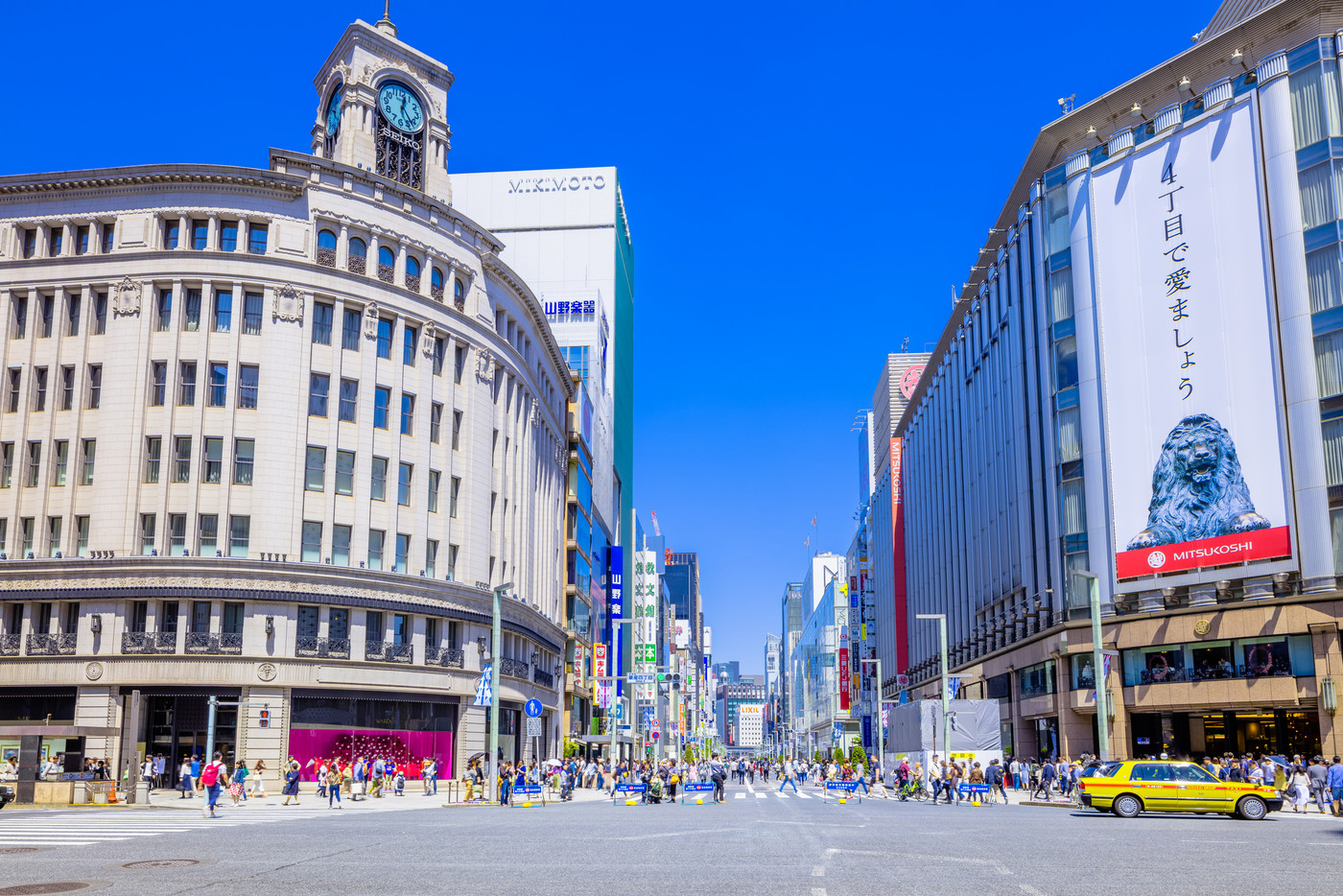 東京　銀座　四丁目交差点の風景