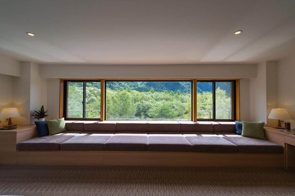 5mの窓から眺めるダイナミックな自然！「プレミアムシアターツイン」3702778