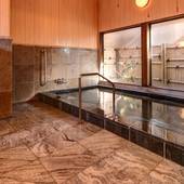 かいひん荘鎌倉（神奈川県 旅館）：和のくつろぎを感じる大浴場。女湯には洗顔やクレンジング、化粧水などのアメニティを完備。 / 3