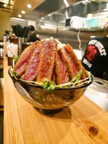 1日5食限定の「特盛牛カツ丼」1299600
