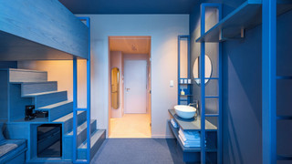 [ダークブルー] ロフトルーム B 禁煙